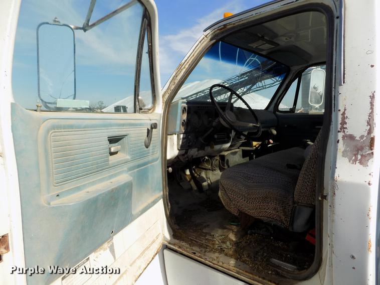 image for item FN9511 1979 GMC 7000 tank truck