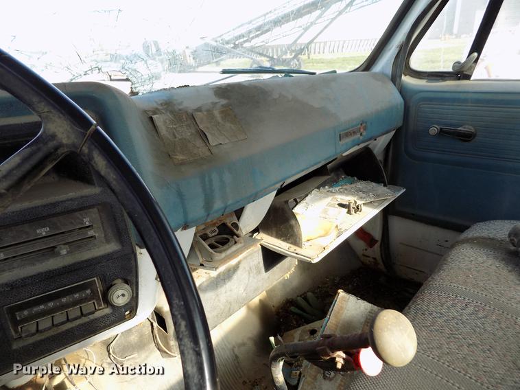 image for item FN9511 1979 GMC 7000 tank truck