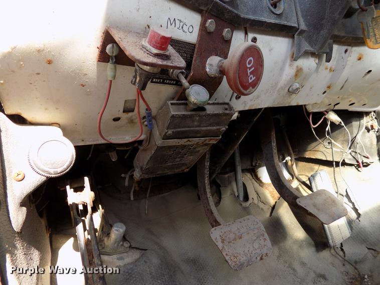 image for item FN9511 1979 GMC 7000 tank truck