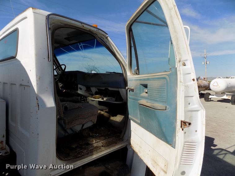 image for item FN9511 1979 GMC 7000 tank truck