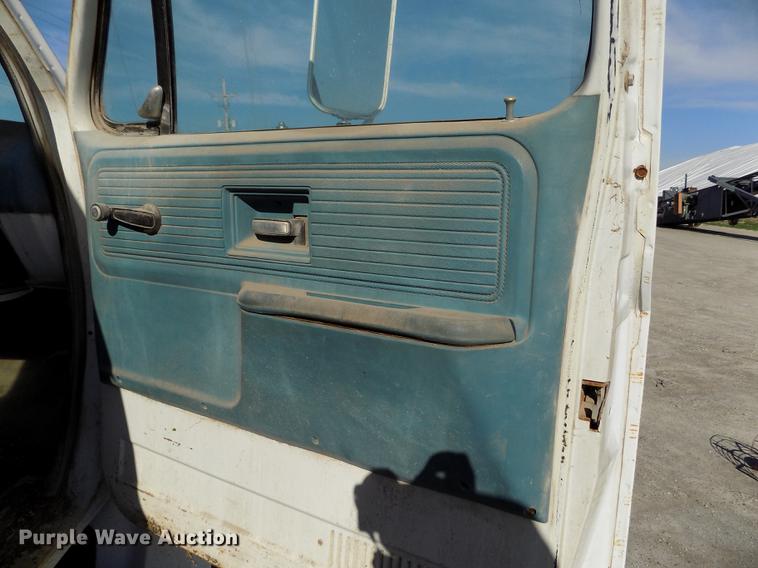 image for item FN9511 1979 GMC 7000 tank truck