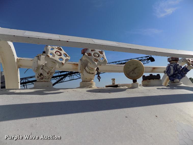 image for item FN9516 American anhydrous ammonia tank