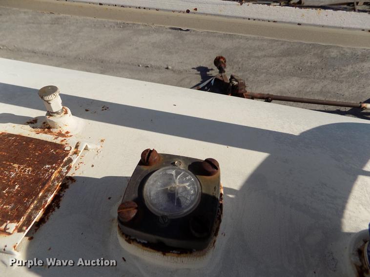 image for item FN9516 American anhydrous ammonia tank