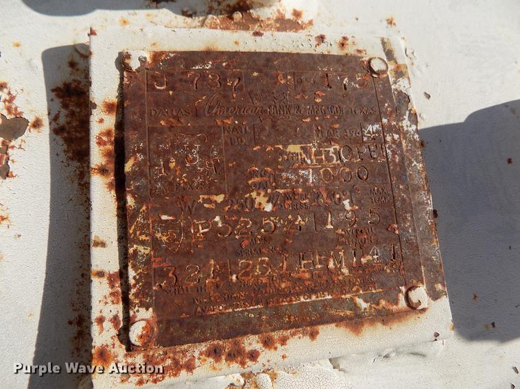 image for item FN9516 American anhydrous ammonia tank