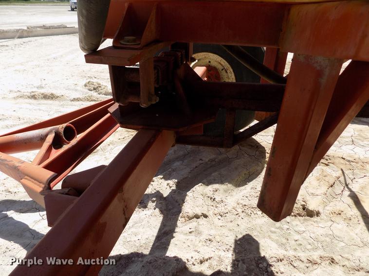 image for item FN9520 Fertilizer nurse tank trailer