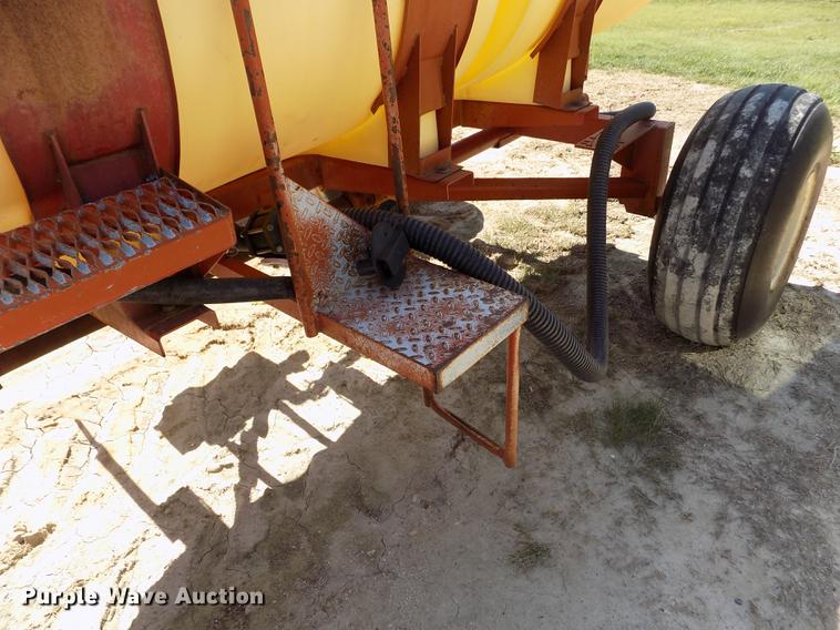 image for item FN9520 Fertilizer nurse tank trailer