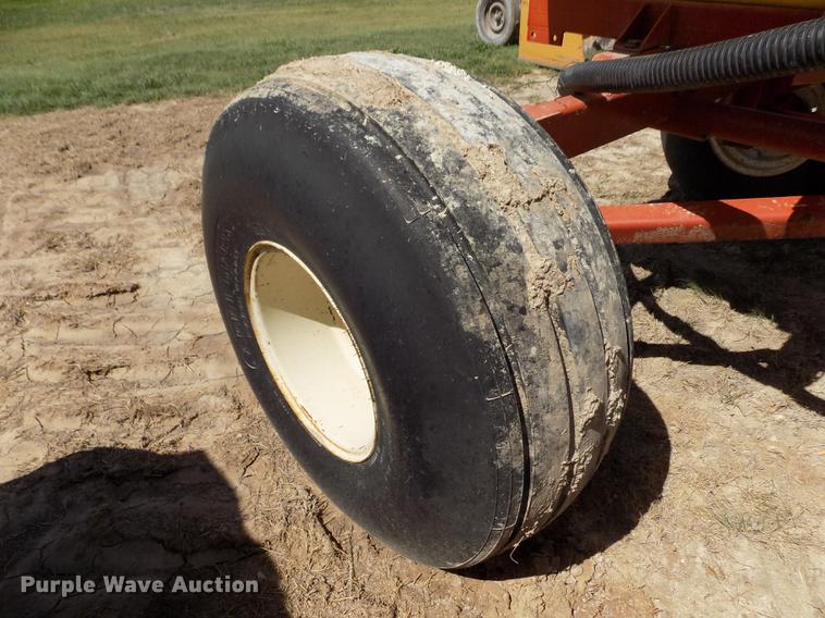image for item FN9520 Fertilizer nurse tank trailer