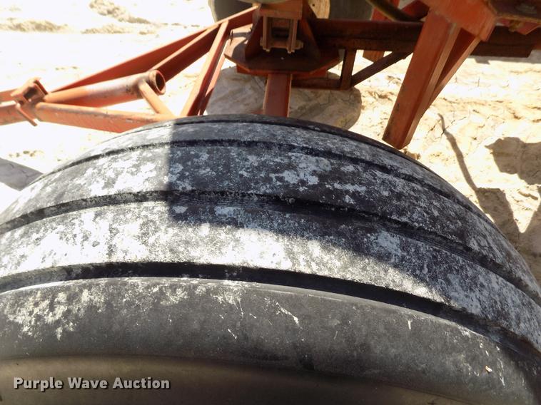 image for item FN9520 Fertilizer nurse tank trailer