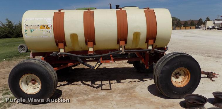 image for item FN9521 Fertilizer nurse tank trailer