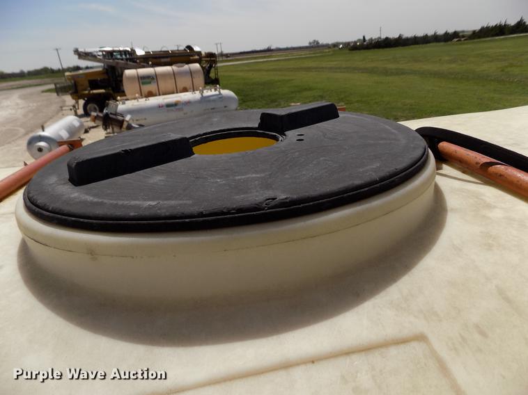 image for item FN9521 Fertilizer nurse tank trailer