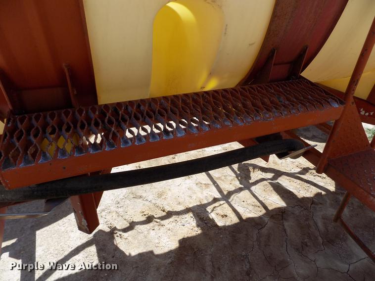 image for item FN9521 Fertilizer nurse tank trailer