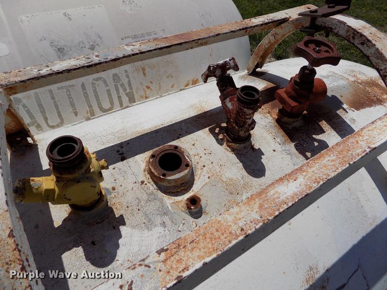 image for item FN9526 (2) Trinity anhydrous ammonia tanks