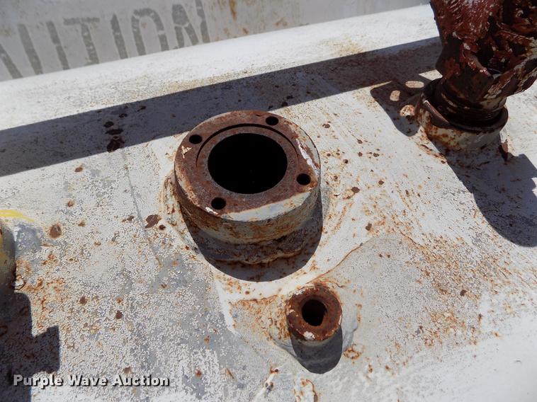 image for item FN9526 (2) Trinity anhydrous ammonia tanks