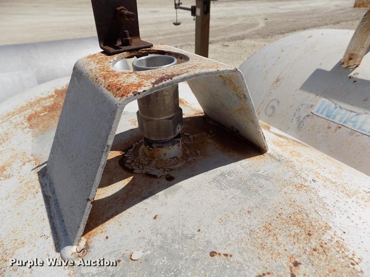 image for item FN9526 (2) Trinity anhydrous ammonia tanks