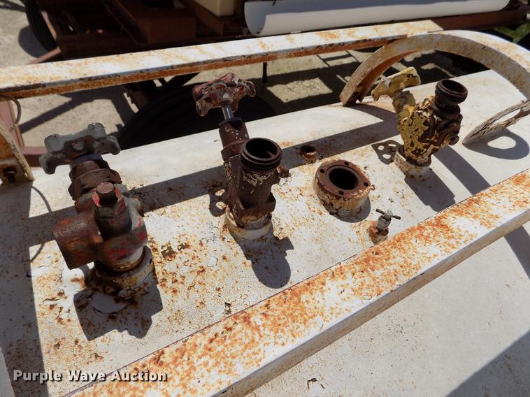 image for item FN9526 (2) Trinity anhydrous ammonia tanks