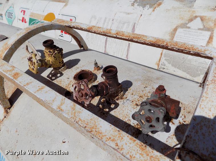 image for item FN9526 (2) Trinity anhydrous ammonia tanks