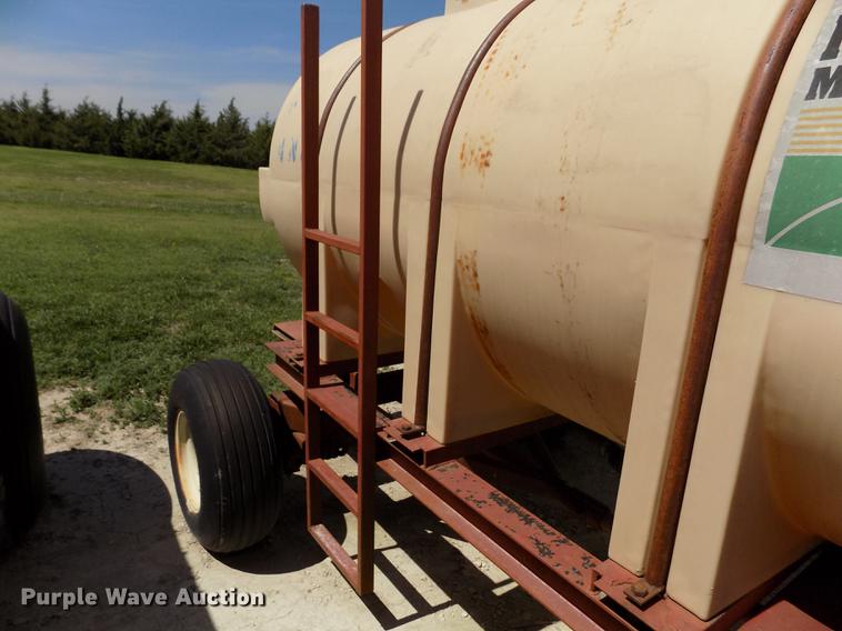 image for item FN9527 Fertilizer nurse tank trailer