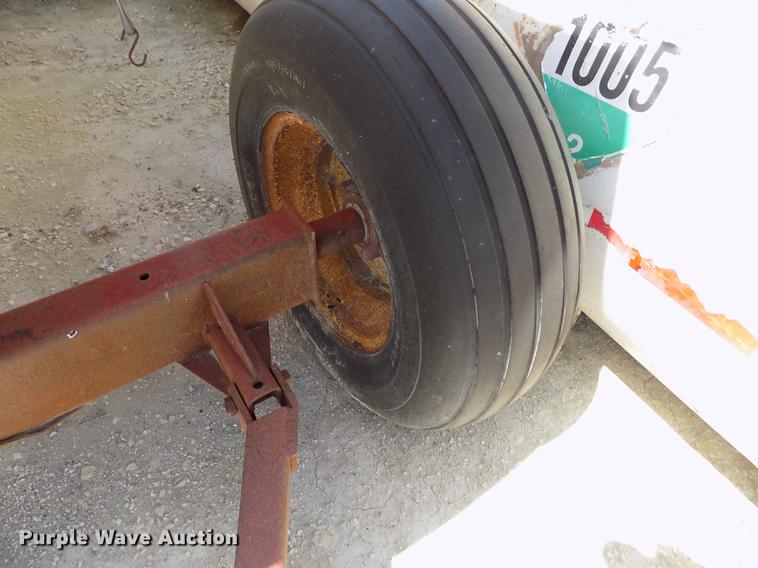 image for item FN9527 Fertilizer nurse tank trailer