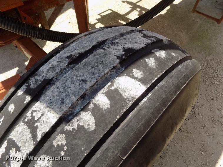 image for item FN9528 Fertilizer nurse tank trailer