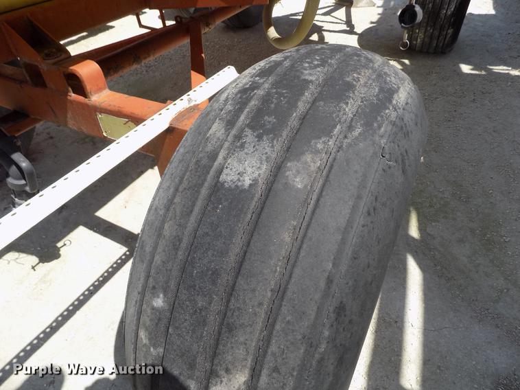 image for item FN9528 Fertilizer nurse tank trailer