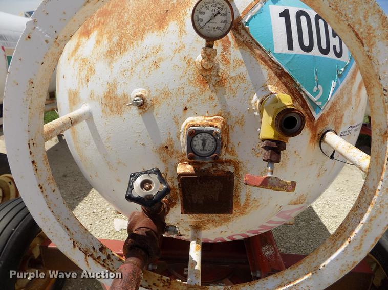 image for item FN9534 Anhydrous ammonia tank