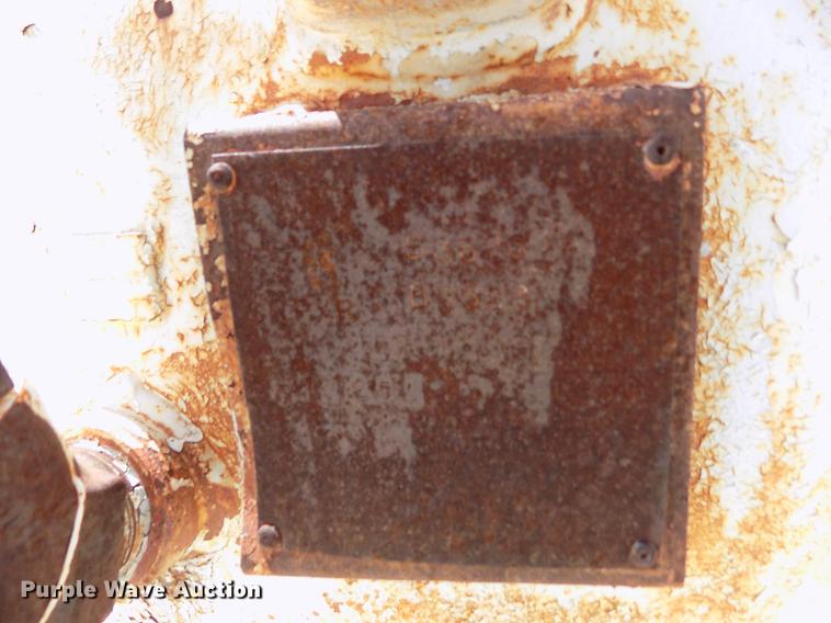 image for item FN9534 Anhydrous ammonia tank