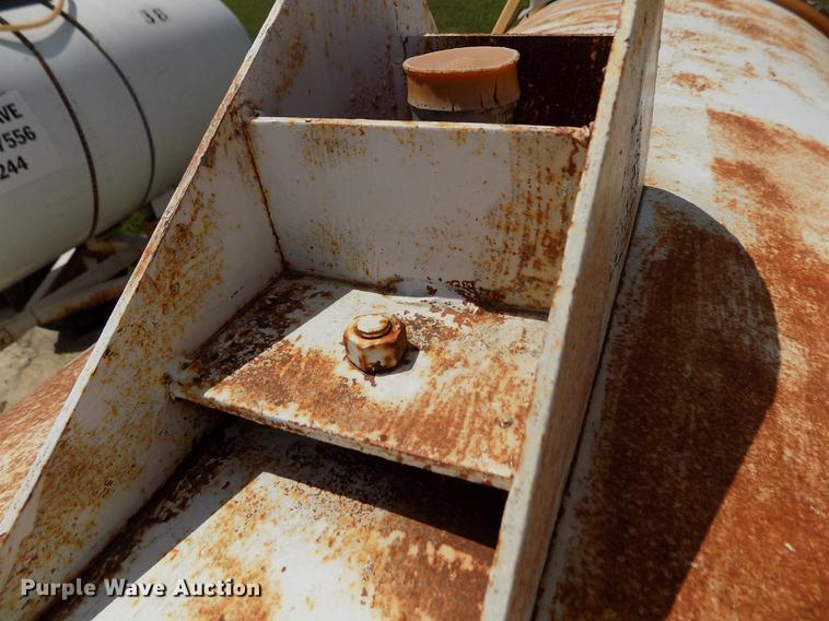 image for item FN9534 Anhydrous ammonia tank