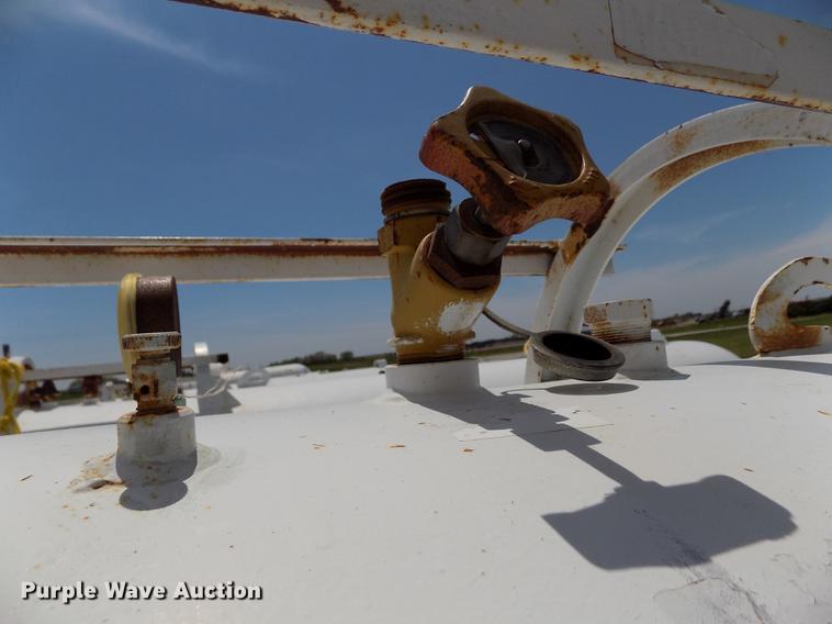 image for item FN9535 Anhydrous ammonia tank