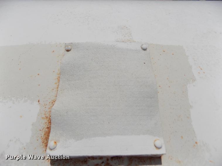 image for item FN9535 Anhydrous ammonia tank