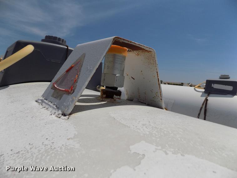 image for item FN9535 Anhydrous ammonia tank