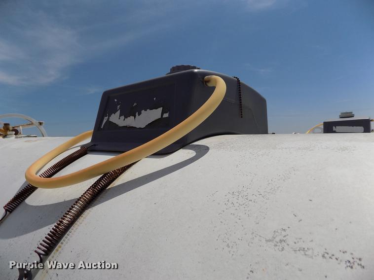 image for item FN9535 Anhydrous ammonia tank