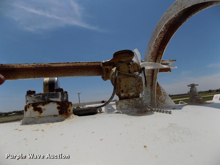 image for item FN9536 Anhydrous ammonia tank