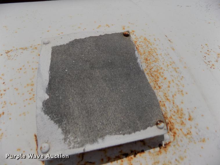 image for item FN9536 Anhydrous ammonia tank