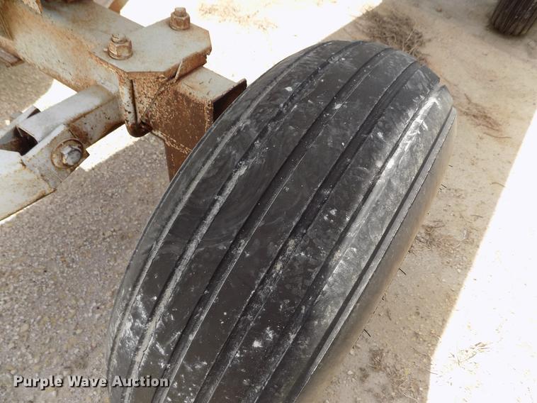 image for item FN9536 Anhydrous ammonia tank