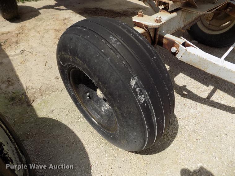 image for item FN9536 Anhydrous ammonia tank