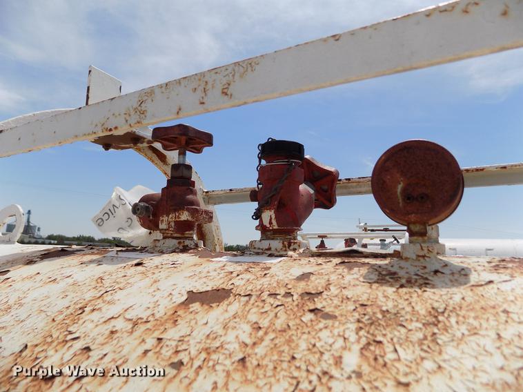 image for item FN9539 Anhydrous ammonia tank