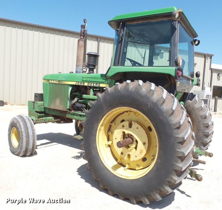 image for item FS9576 1978 John Deere 4440 tractor