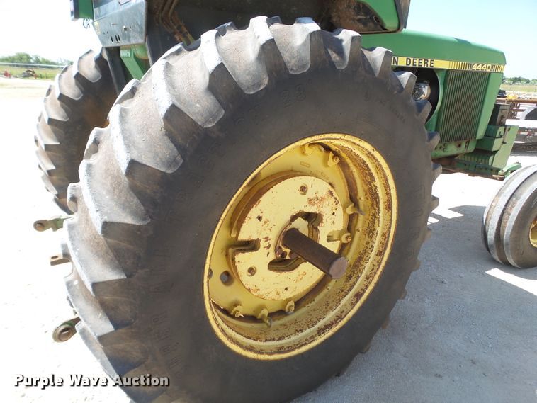 image for item FS9576 1978 John Deere 4440 tractor