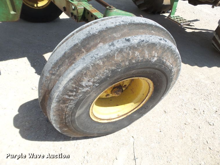 image for item FS9576 1978 John Deere 4440 tractor