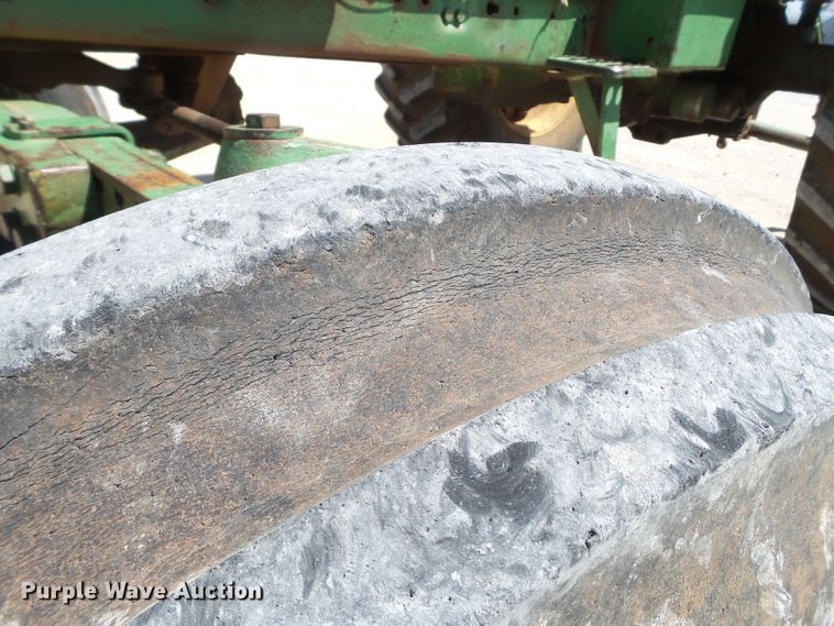 image for item FS9576 1978 John Deere 4440 tractor