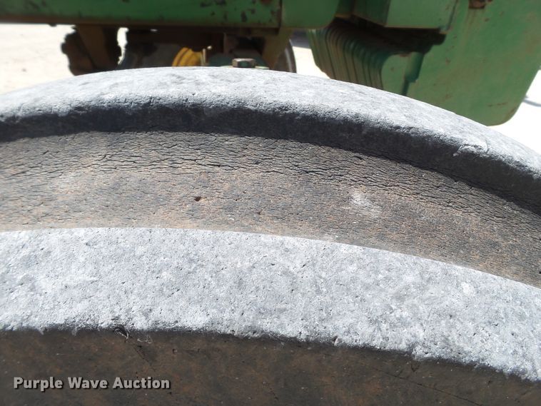 image for item FS9576 1978 John Deere 4440 tractor