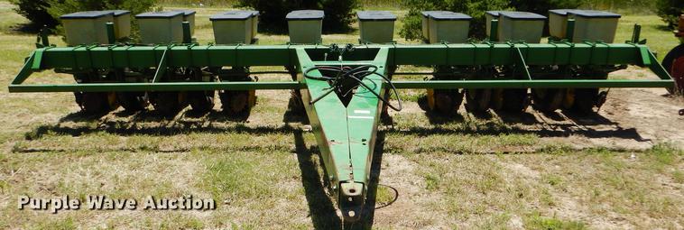 image for item FT9516 John Deere 7000 no-till planter