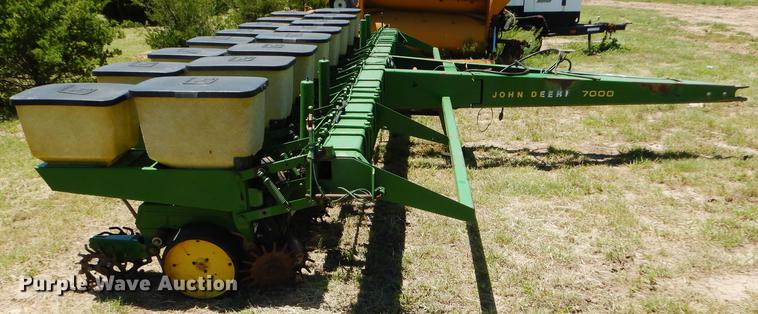 image for item FT9516 John Deere 7000 no-till planter