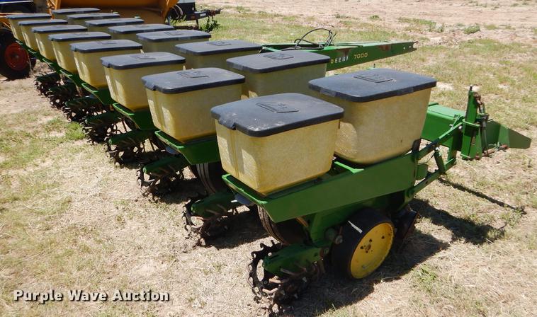 image for item FT9516 John Deere 7000 no-till planter