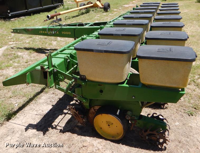 image for item FT9516 John Deere 7000 no-till planter