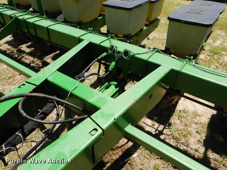 image for item FT9516 John Deere 7000 no-till planter