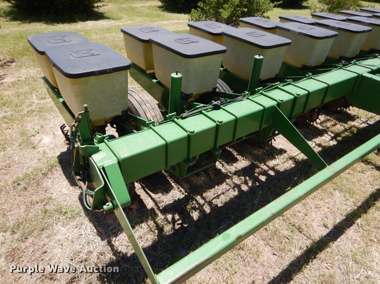 image for item FT9516 John Deere 7000 no-till planter