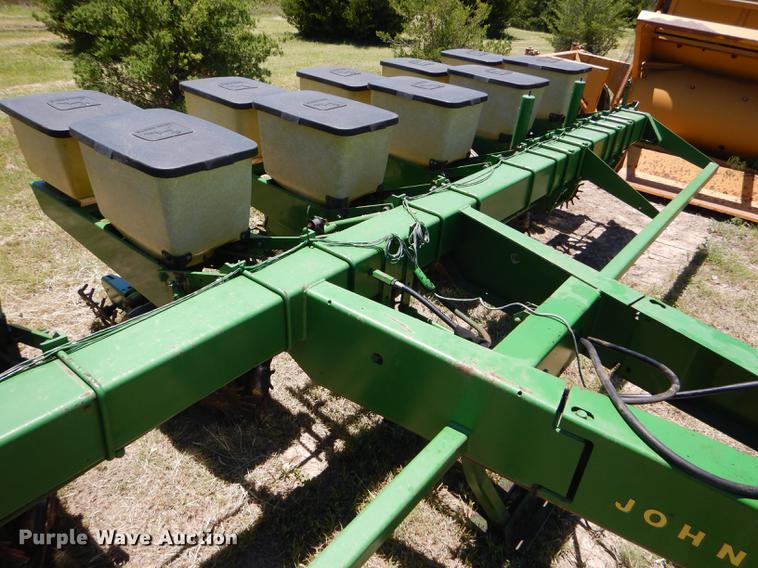 image for item FT9516 John Deere 7000 no-till planter