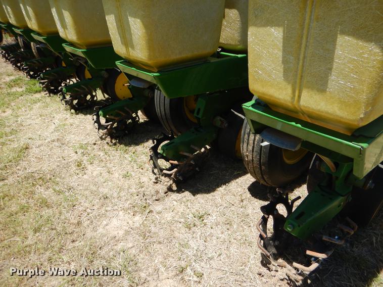 image for item FT9516 John Deere 7000 no-till planter
