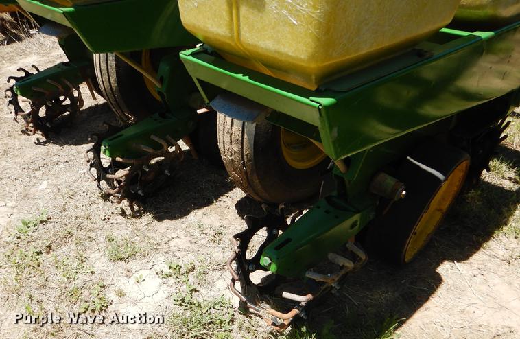 image for item FT9516 John Deere 7000 no-till planter